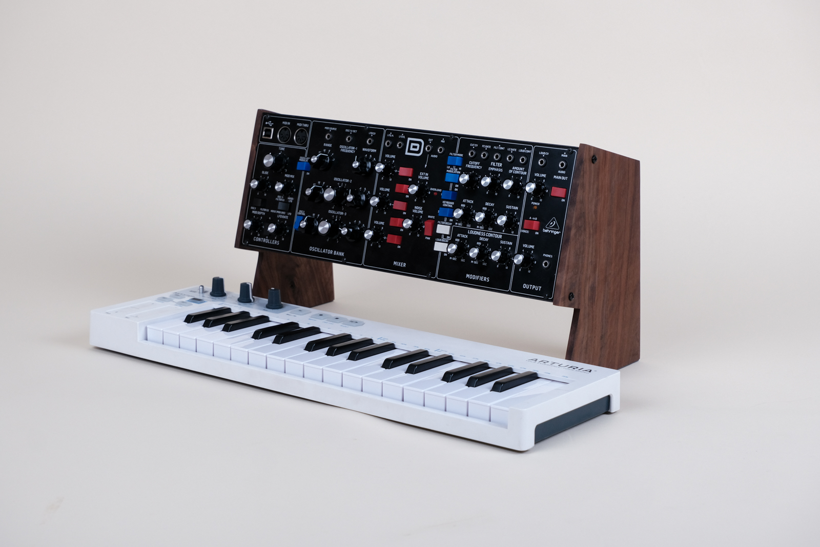 Behringer Synth Stand in Walnut - Single Module View 3